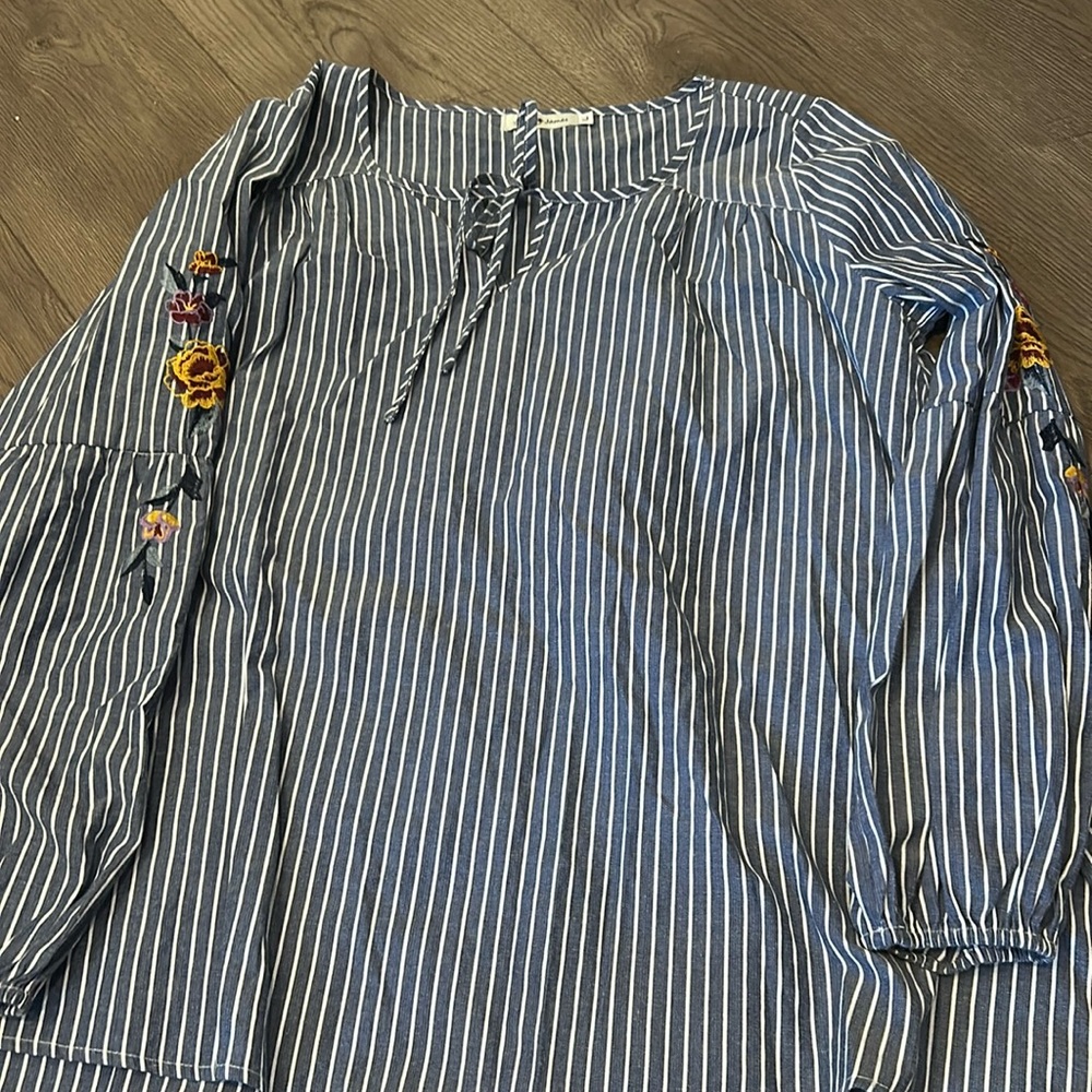 Julia James stripe embroidered size large top